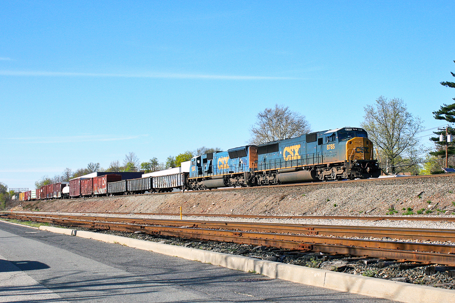 CSX 8785 on Q-433